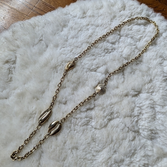 Mermaidcore faux gold and shells on chain long necklace - Picture 2 of 5